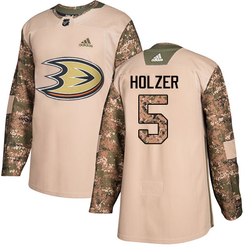 Herren Anaheim Ducks Eishockey Trikot Korbinian Holzer #5 Camo Veterans Day Practice